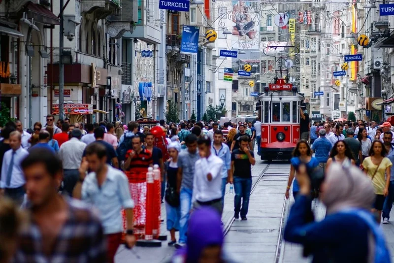 خیابان استقلال کجاست و چگونه به آن برویم؟